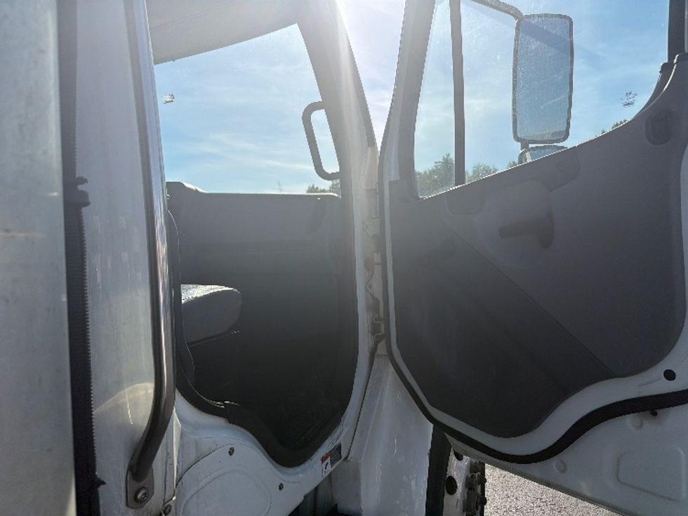 Refrigerated Truck-Light and Medium Duty Trucks-Freightliner-2019-M2-Manassas-VA-144,396\n\t\tmiles-$ 57,750 - Image 19