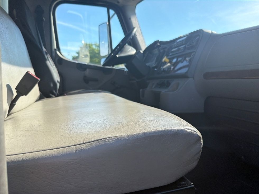 Refrigerated Truck-Light and Medium Duty Trucks-Freightliner-2019-M2-Manassas-VA-144,396\n\t\tmiles-$ 57,750 - Image 21