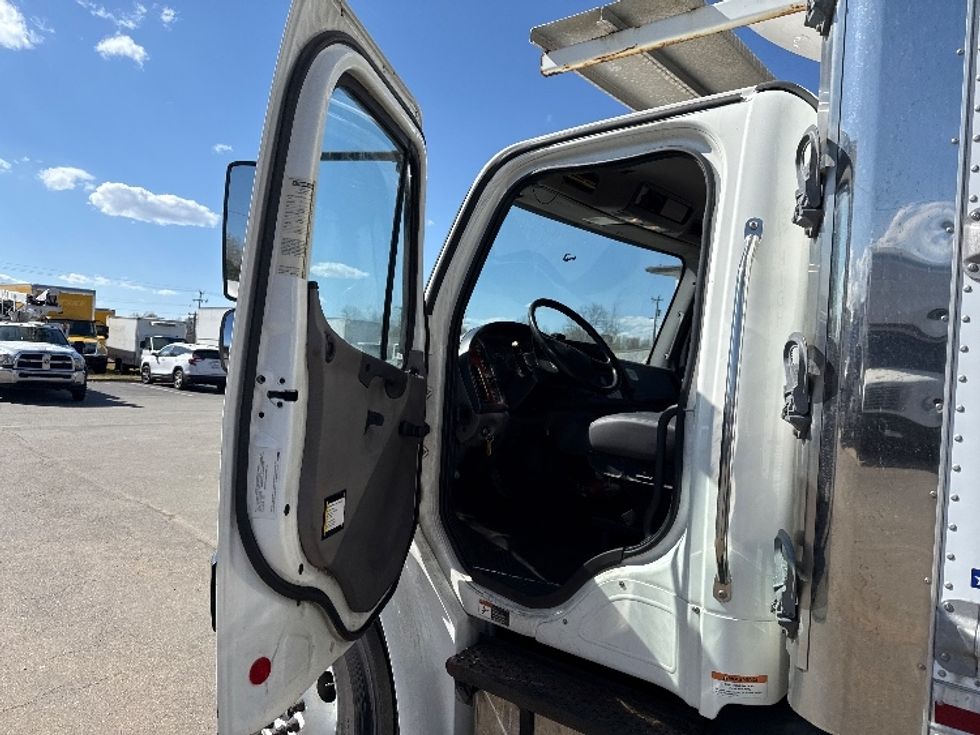 Refrigerated Truck-Light and Medium Duty Trucks-Freightliner-2019-M2-Mebane-NC-212,000\n\t\tmiles-$ 60,500 - Image 16