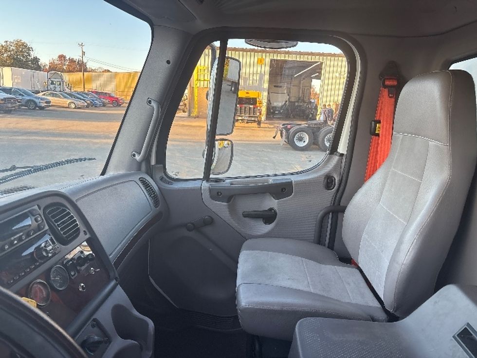 Refrigerated Truck-Light and Medium Duty Trucks-Freightliner-2019-M2-Mebane-NC-321,558\n\t\tmiles-$ 28,750 - Image 19