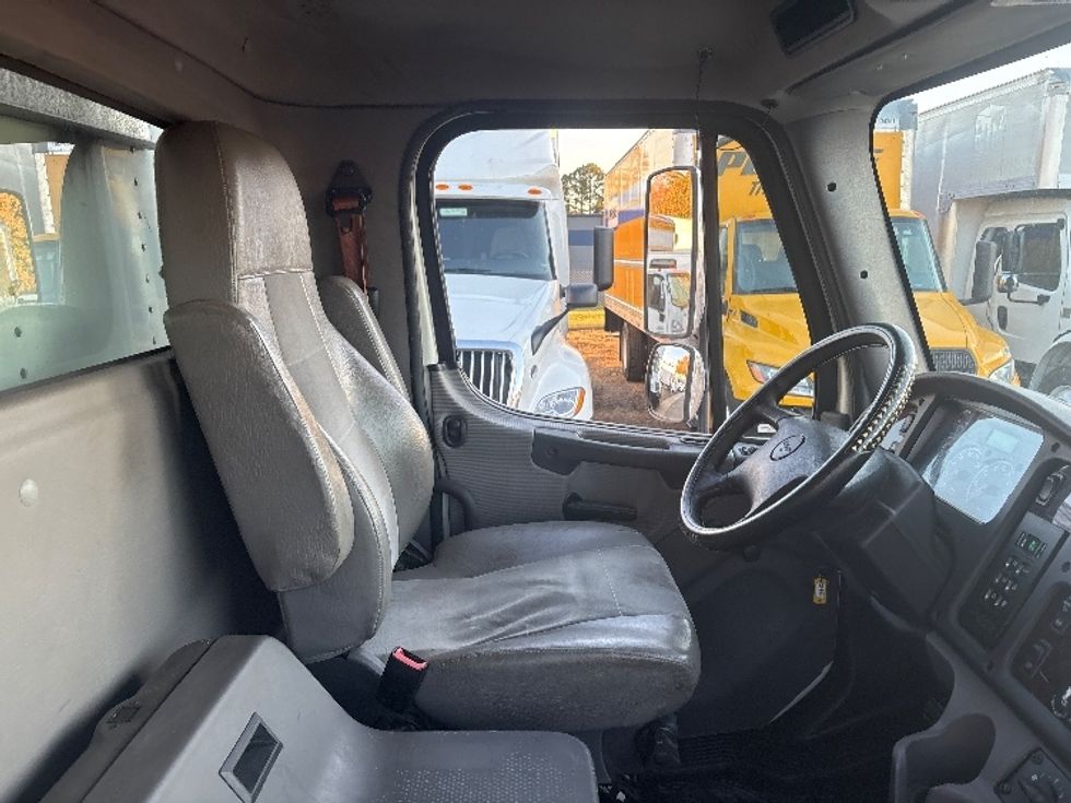 Refrigerated Truck-Light and Medium Duty Trucks-Freightliner-2019-M2-Mebane-NC-321,558\n\t\tmiles-$ 28,750 - Image 22