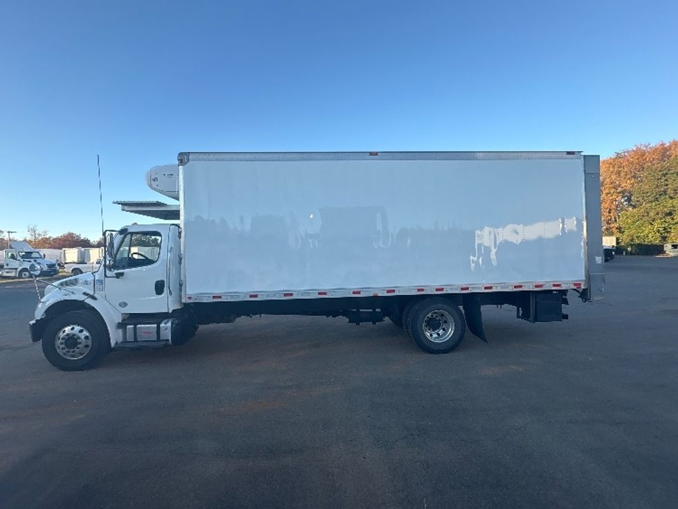 Refrigerated Truck-Light and Medium Duty Trucks-Freightliner-2019-M2-Mebane-NC-321,558\n\t\tmiles-$ 28,750 - Image 4
