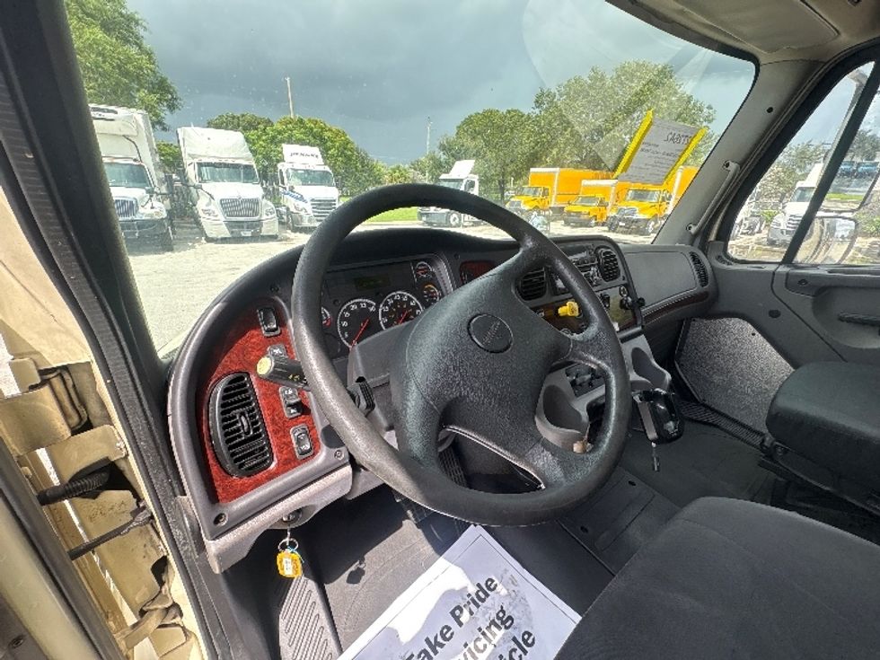Refrigerated Truck-Light and Medium Duty Trucks-Freightliner-2019-M2-Medley-FL-174,778\n\t\tmiles-$ 48,500 - Image 17