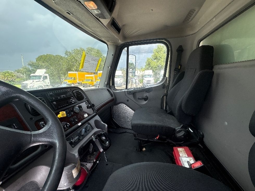 Refrigerated Truck-Light and Medium Duty Trucks-Freightliner-2019-M2-Medley-FL-174,778\n\t\tmiles-$ 48,500 - Image 19
