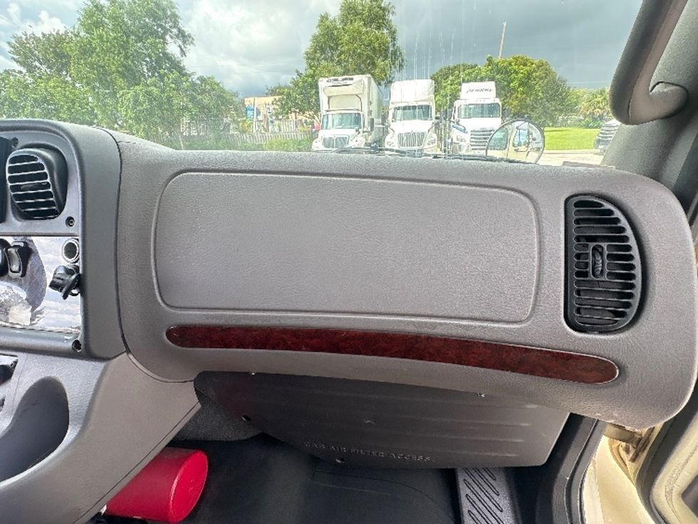 Refrigerated Truck-Light and Medium Duty Trucks-Freightliner-2019-M2-Medley-FL-174,778\n\t\tmiles-$ 48,500 - Image 21