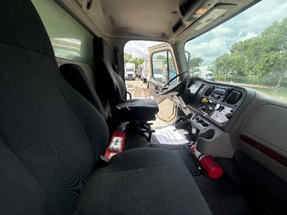 Refrigerated Truck-Light and Medium Duty Trucks-Freightliner-2019-M2-Medley-FL-174,778\n\t\tmiles-$ 48,500 - Image 22