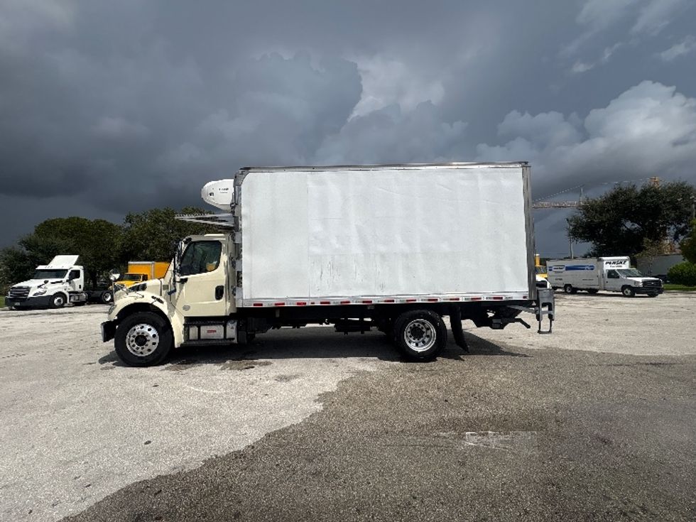 Refrigerated Truck-Light and Medium Duty Trucks-Freightliner-2019-M2-Medley-FL-174,778\n\t\tmiles-$ 48,500 - Image 4