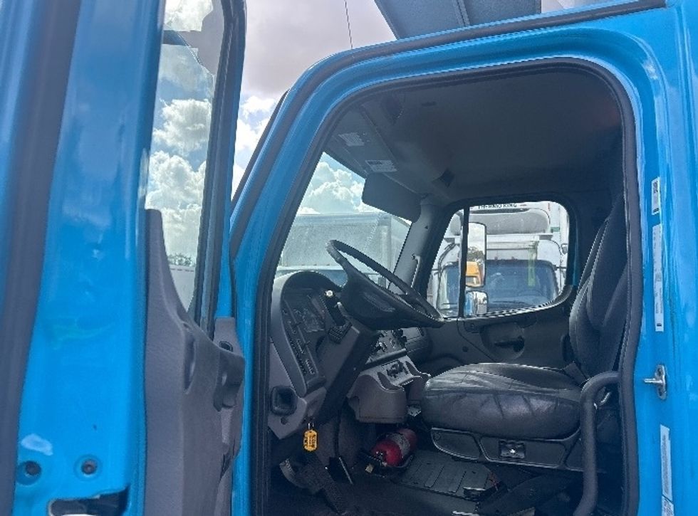 Refrigerated Truck-Light and Medium Duty Trucks-Freightliner-2019-M2-Medley-FL-198,285\n\t\tmiles-$ 53,750 - Image 16