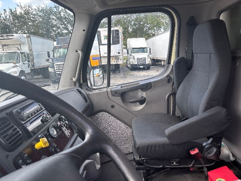 Refrigerated Truck-Light and Medium Duty Trucks-Freightliner-2019-M2-Medley-FL-237,342\n\t\tmiles-$ 41,250 - Image 16