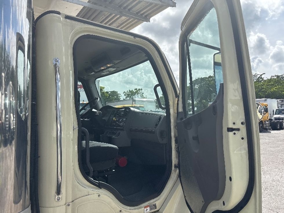 Refrigerated Truck-Light and Medium Duty Trucks-Freightliner-2019-M2-Medley-FL-237,342\n\t\tmiles-$ 41,250 - Image 17