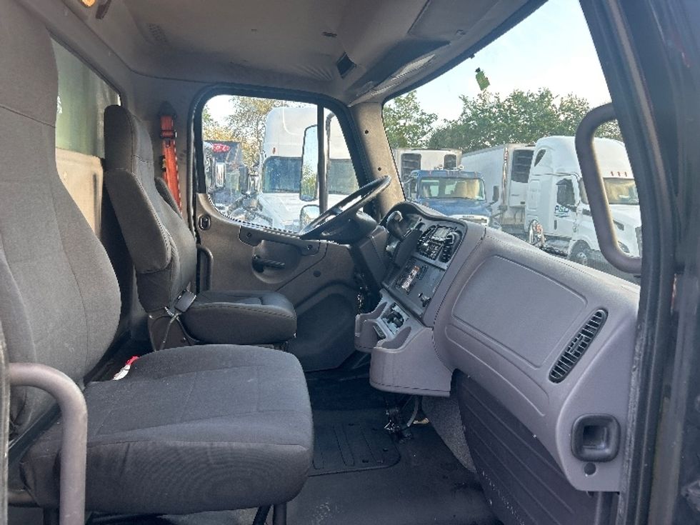 Refrigerated Truck-Light and Medium Duty Trucks-Freightliner-2019-M2-Medley-FL-93,260\n\t\tmiles-$ 54,500 - Image 18