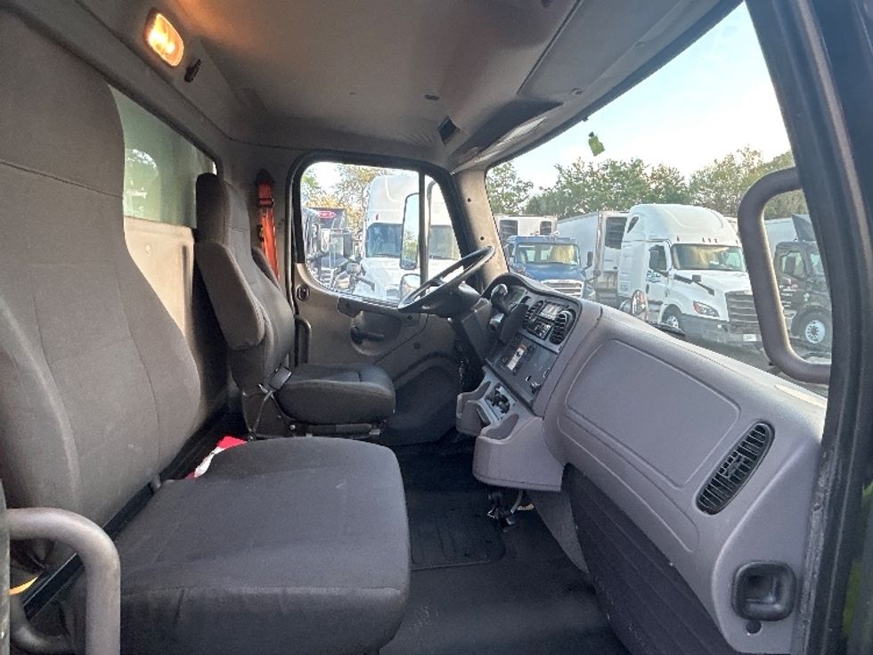 Refrigerated Truck-Light and Medium Duty Trucks-Freightliner-2019-M2-Medley-FL-93,260\n\t\tmiles-$ 54,500 - Image 19