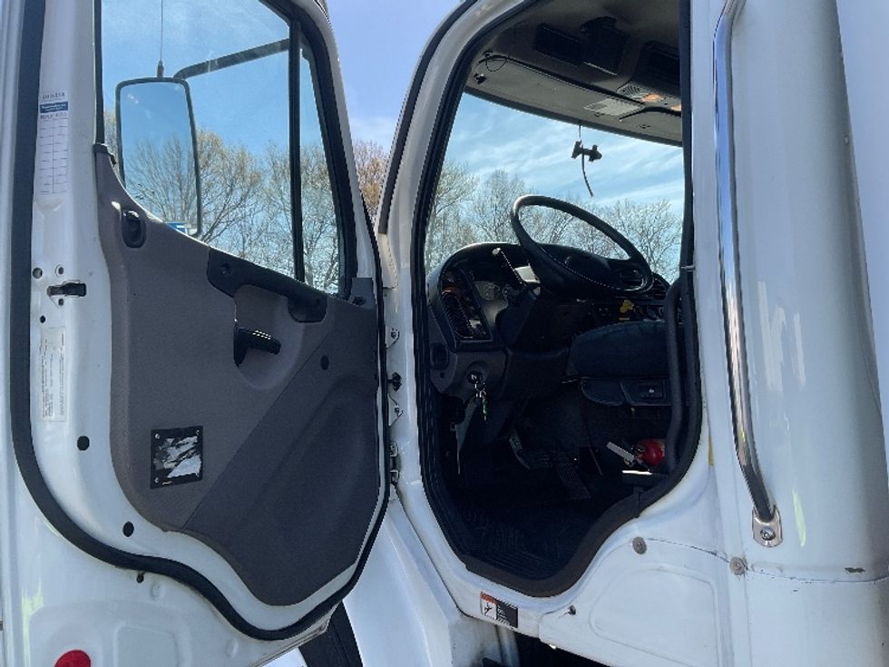 Refrigerated Truck-Light and Medium Duty Trucks-Freightliner-2019-M2-Memphis-TN-112,795\n\t\tmiles-$ 56,250 - Image 16
