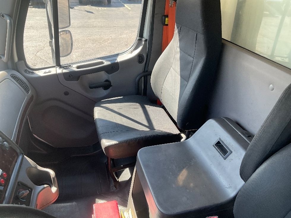 Refrigerated Truck-Light and Medium Duty Trucks-Freightliner-2019-M2-Memphis-TN-112,795\n\t\tmiles-$ 56,250 - Image 19