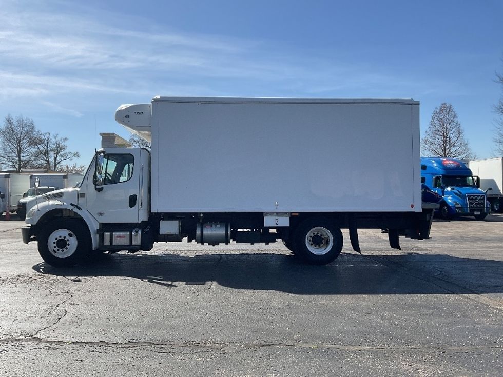 Refrigerated Truck-Light and Medium Duty Trucks-Freightliner-2019-M2-Memphis-TN-112,795\n\t\tmiles-$ 56,250 - Image 4