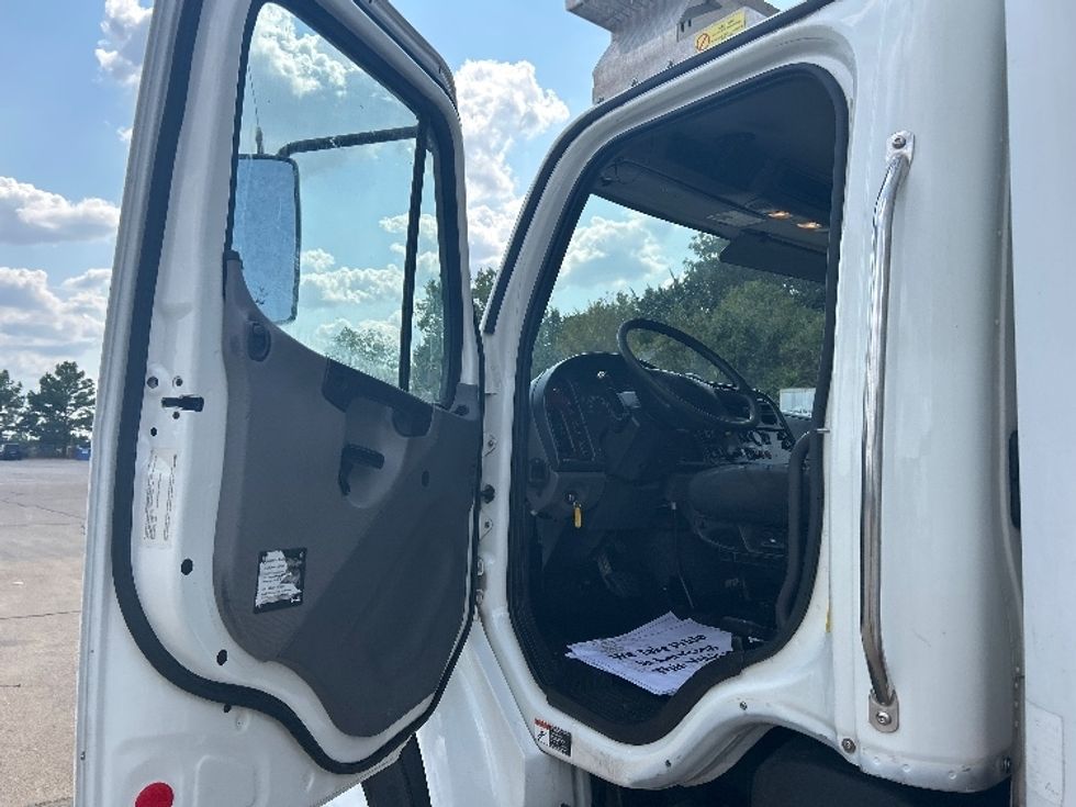 Refrigerated Truck-Light and Medium Duty Trucks-Freightliner-2019-M2-Memphis-TN-119,576\n\t\tmiles-$ 53,250 - Image 15