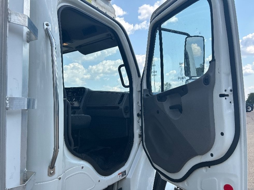 Refrigerated Truck-Light and Medium Duty Trucks-Freightliner-2019-M2-Memphis-TN-119,576\n\t\tmiles-$ 53,250 - Image 19