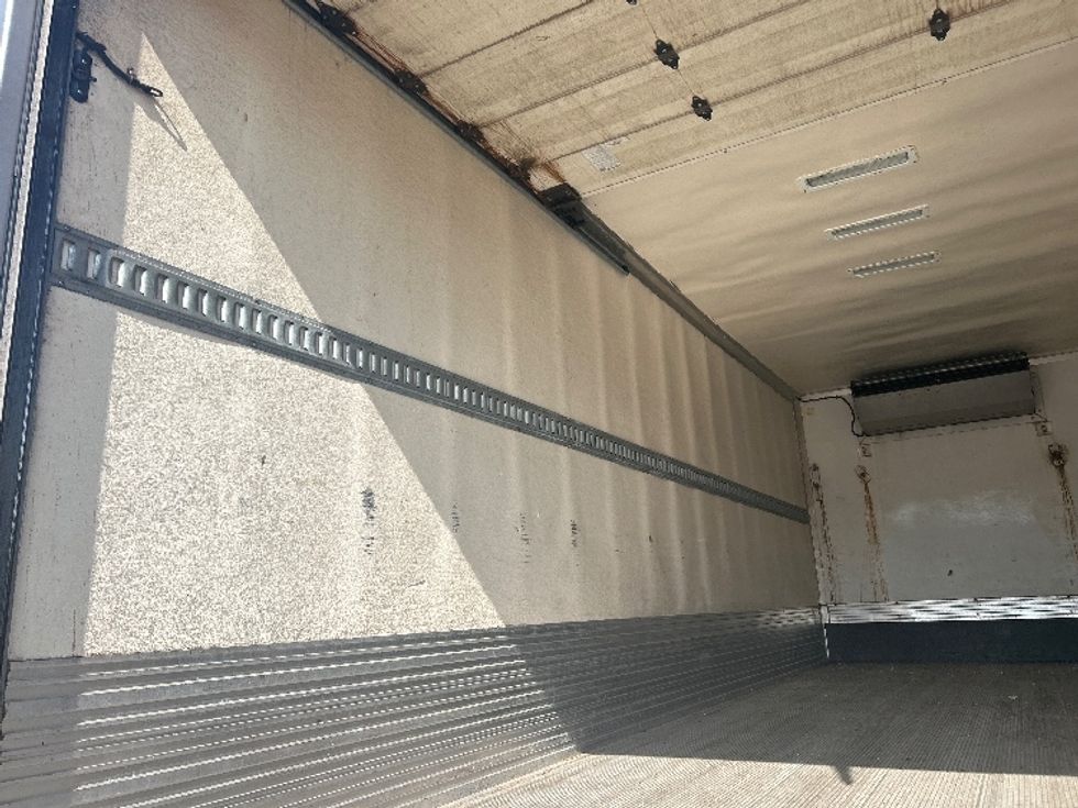 Refrigerated Truck-Light and Medium Duty Trucks-Freightliner-2019-M2-Memphis-TN-217,118\n\t\tmiles-$ 39,500 - Image 11