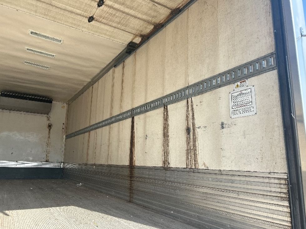Refrigerated Truck-Light and Medium Duty Trucks-Freightliner-2019-M2-Memphis-TN-217,118\n\t\tmiles-$ 39,500 - Image 12