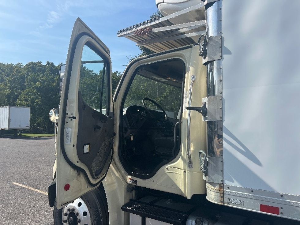 Refrigerated Truck-Light and Medium Duty Trucks-Freightliner-2019-M2-Memphis-TN-217,118\n\t\tmiles-$ 39,500 - Image 16