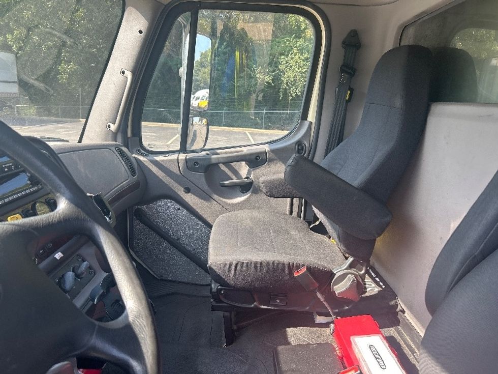 Refrigerated Truck-Light and Medium Duty Trucks-Freightliner-2019-M2-Memphis-TN-217,118\n\t\tmiles-$ 39,500 - Image 19