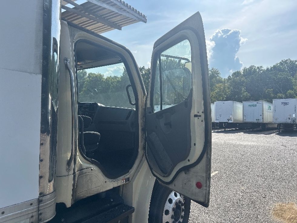 Refrigerated Truck-Light and Medium Duty Trucks-Freightliner-2019-M2-Memphis-TN-217,118\n\t\tmiles-$ 39,500 - Image 20