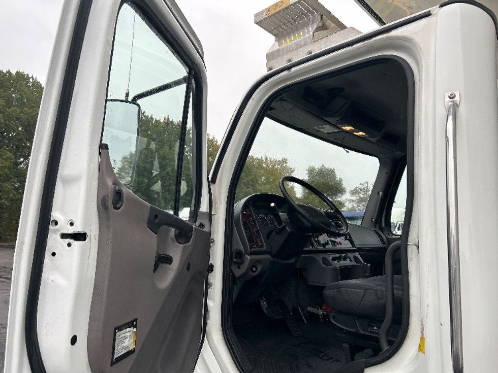 Refrigerated Truck-Light and Medium Duty Trucks-Freightliner-2019-M2-Memphis-TN-93,059\n\t\tmiles-$ 55,000 - Image 15