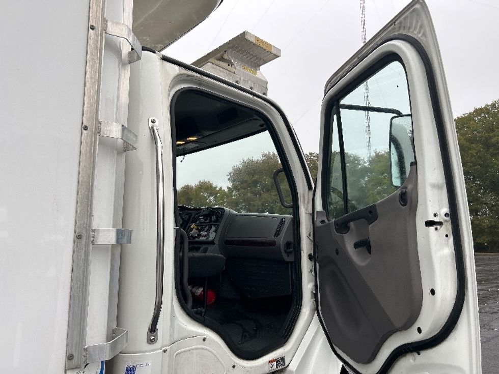 Refrigerated Truck-Light and Medium Duty Trucks-Freightliner-2019-M2-Memphis-TN-93,059\n\t\tmiles-$ 55,000 - Image 19