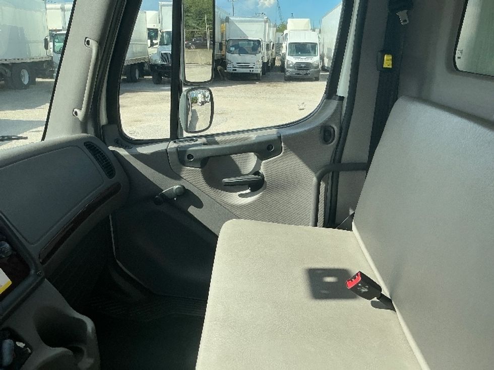 Refrigerated Truck-Light and Medium Duty Trucks-Freightliner-2019-M2-Miami-FL-144,839\n\t\tmiles-$ 63,500 - Image 18