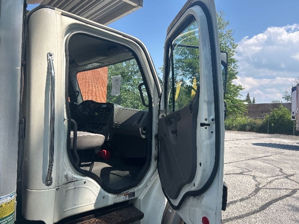 Refrigerated Truck-Light and Medium Duty Trucks-Freightliner-2019-M2-Middlefield-OH-117,863\n\t\tmiles-$ 54,000 - Image 20