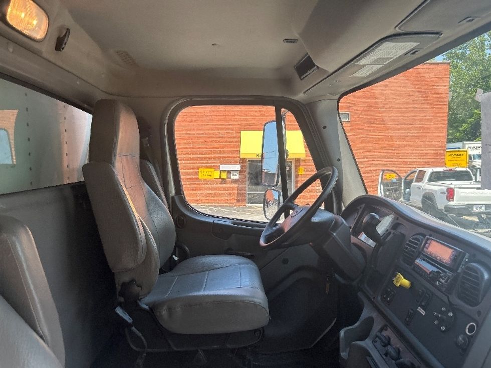 Refrigerated Truck-Light and Medium Duty Trucks-Freightliner-2019-M2-Middlefield-OH-117,863\n\t\tmiles-$ 54,000 - Image 22