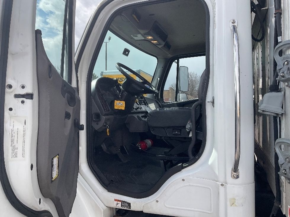 Refrigerated Truck-Light and Medium Duty Trucks-Freightliner-2019-M2-Middlefield-OH-134,727\n\t\tmiles-$ 59,000 - Image 16