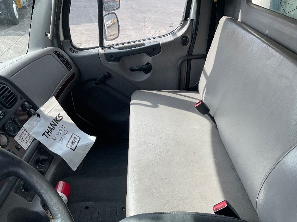 Refrigerated Truck-Light and Medium Duty Trucks-Freightliner-2019-M2-Middlefield-OH-134,727\n\t\tmiles-$ 59,000 - Image 19