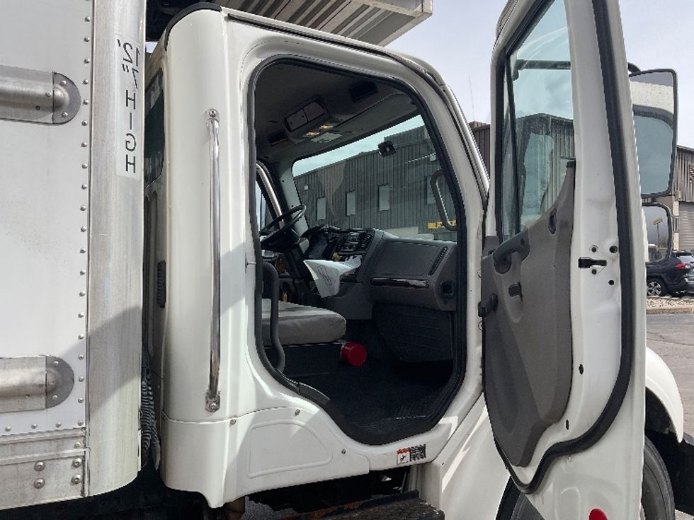Refrigerated Truck-Light and Medium Duty Trucks-Freightliner-2019-M2-Middlefield-OH-134,727\n\t\tmiles-$ 59,000 - Image 20