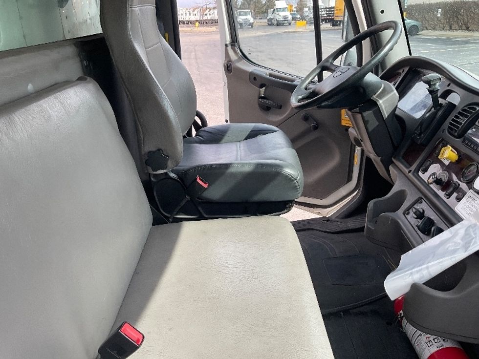 Refrigerated Truck-Light and Medium Duty Trucks-Freightliner-2019-M2-Middlefield-OH-134,727\n\t\tmiles-$ 59,000 - Image 22