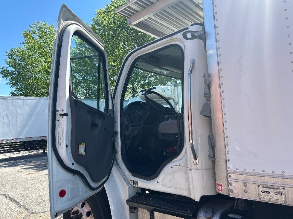 Refrigerated Truck-Light and Medium Duty Trucks-Freightliner-2019-M2-Middlefield-OH-83,489\n\t\tmiles-$ 59,750 - Image 16