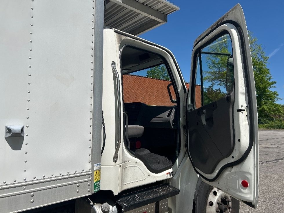 Refrigerated Truck-Light and Medium Duty Trucks-Freightliner-2019-M2-Middlefield-OH-83,489\n\t\tmiles-$ 59,750 - Image 20