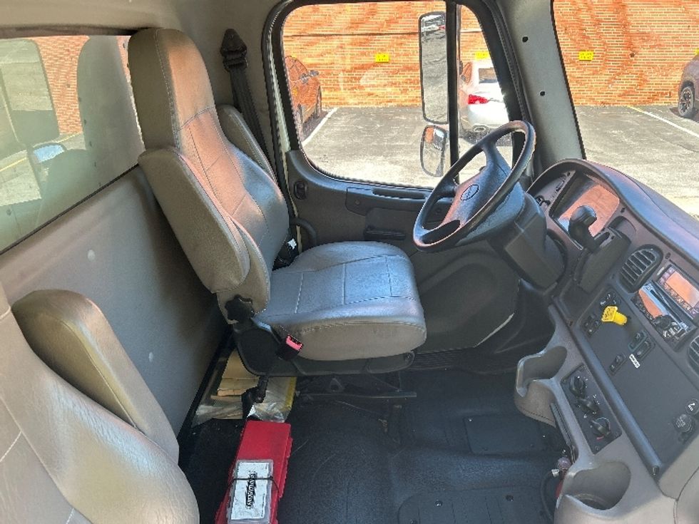 Refrigerated Truck-Light and Medium Duty Trucks-Freightliner-2019-M2-Middlefield-OH-83,489\n\t\tmiles-$ 59,750 - Image 22