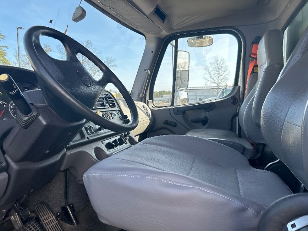 Refrigerated Truck-Light and Medium Duty Trucks-Freightliner-2019-M2-Millville-NJ-192,280\n\t\tmiles-$ 53,500 - Image 17