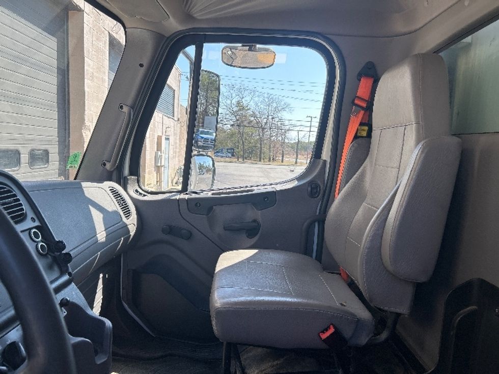 Refrigerated Truck-Light and Medium Duty Trucks-Freightliner-2019-M2-Millville-NJ-192,280\n\t\tmiles-$ 53,500 - Image 19