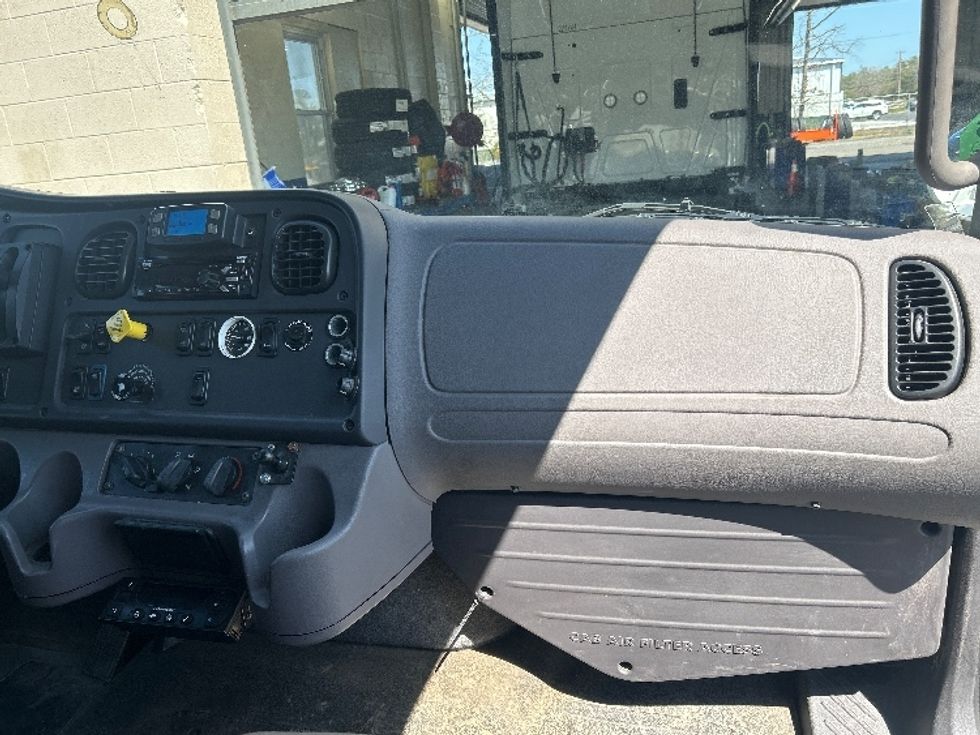 Refrigerated Truck-Light and Medium Duty Trucks-Freightliner-2019-M2-Millville-NJ-192,280\n\t\tmiles-$ 53,500 - Image 21