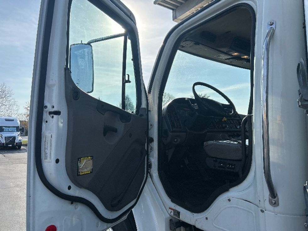 Refrigerated Truck-Light and Medium Duty Trucks-Freightliner-2019-M2-Millville-NJ-225,984\n\t\tmiles-$ 58,250 - Image 16