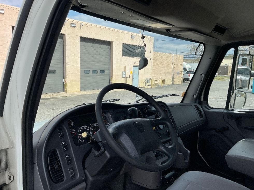 Refrigerated Truck-Light and Medium Duty Trucks-Freightliner-2019-M2-Millville-NJ-302,650\n\t\tmiles-$ 40,000 - Image 17