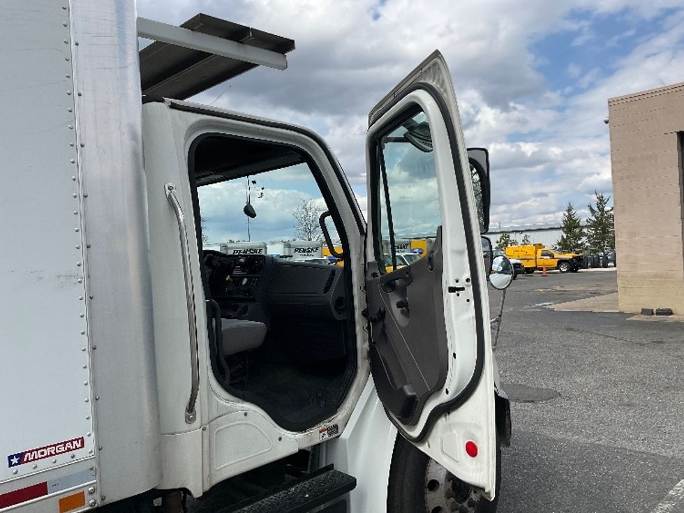 Refrigerated Truck-Light and Medium Duty Trucks-Freightliner-2019-M2-Millville-NJ-302,650\n\t\tmiles-$ 40,000 - Image 20