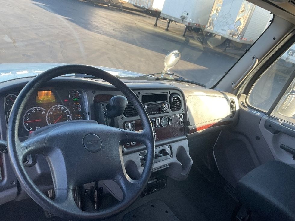 Refrigerated Truck-Light and Medium Duty Trucks-Freightliner-2019-M2-Milwaukee-WI-440,677\n\t\tmiles-$ 21,250 - Image 17