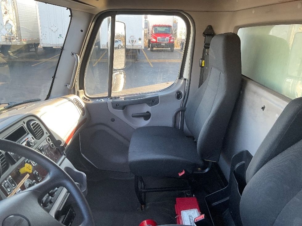 Refrigerated Truck-Light and Medium Duty Trucks-Freightliner-2019-M2-Milwaukee-WI-440,677\n\t\tmiles-$ 21,250 - Image 19