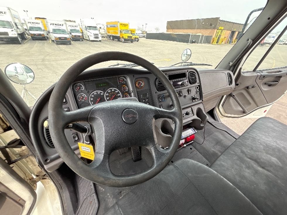 Refrigerated Truck-Light and Medium Duty Trucks-Freightliner-2019-M2-Mississauga-ON-182,780\n\t\tkm-$ 93,250 - Image 17