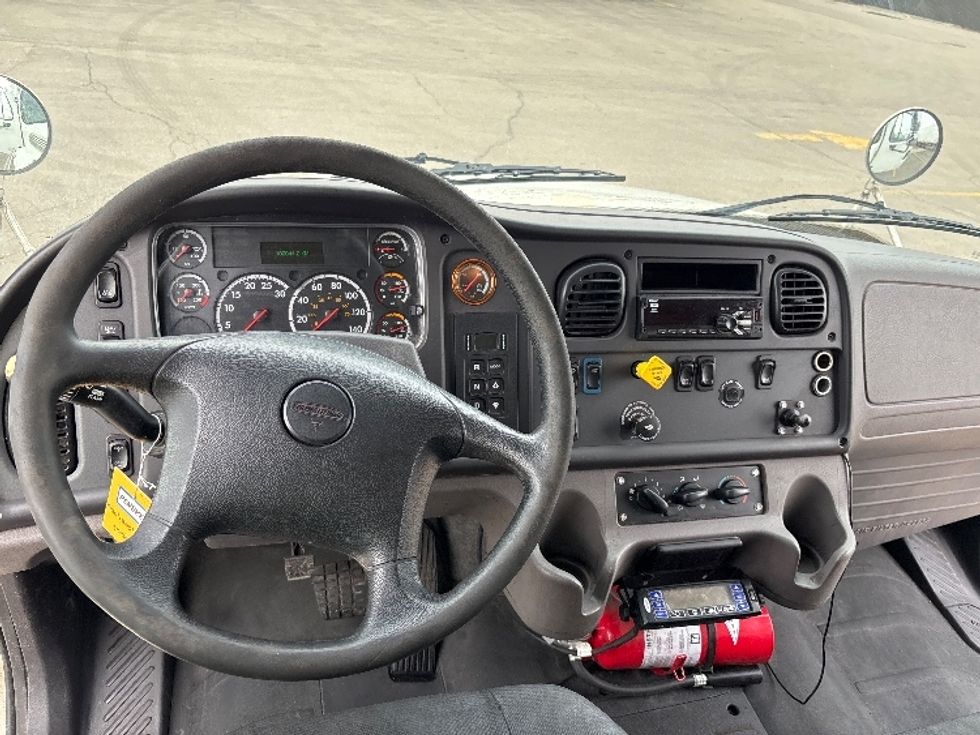 Refrigerated Truck-Light and Medium Duty Trucks-Freightliner-2019-M2-Mississauga-ON-182,780\n\t\tkm-$ 93,250 - Image 18