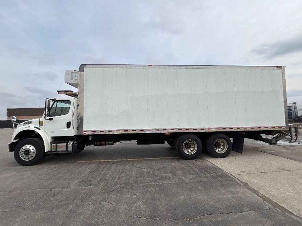 Refrigerated Truck-Light and Medium Duty Trucks-Freightliner-2019-M2-Mississauga-ON-182,780\n\t\tkm-$ 93,250 - Image 4