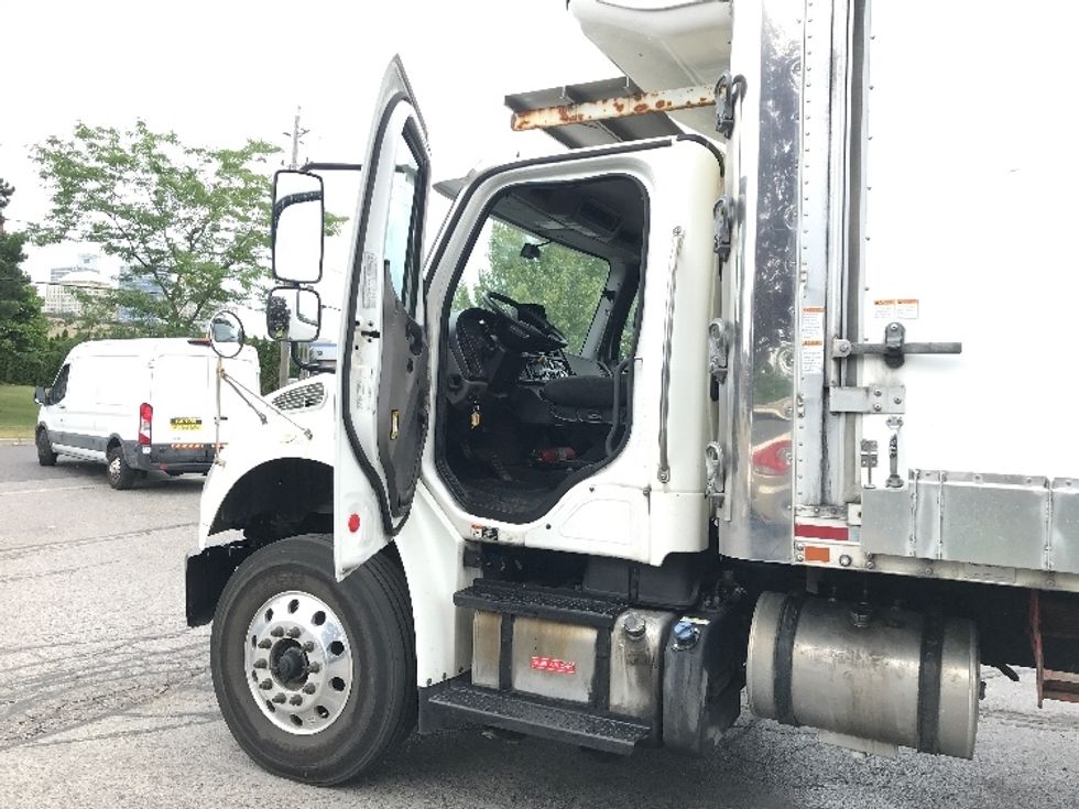 Refrigerated Truck-Light and Medium Duty Trucks-Freightliner-2019-M2-Mississauga-ON-336,398\n\t\tkm-$ 81,250 - Image 16